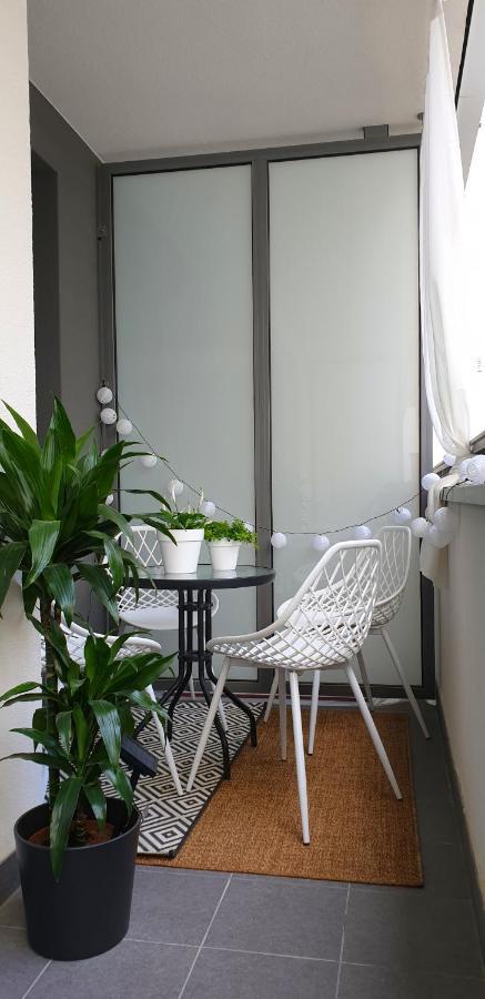 Bit Eccentric With The Balcony Apartamento Varsóvia Exterior foto